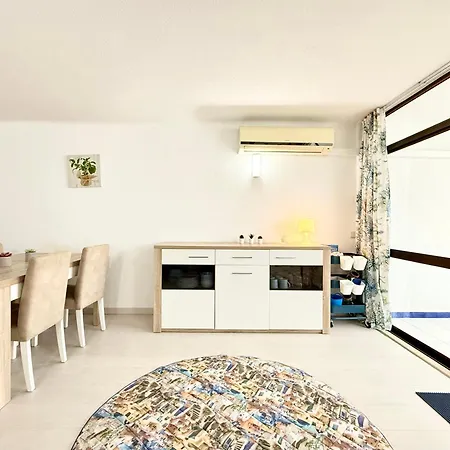 Apartment Out - T1 Oura