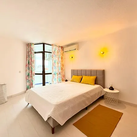 Apartment Out - T1 Oura *