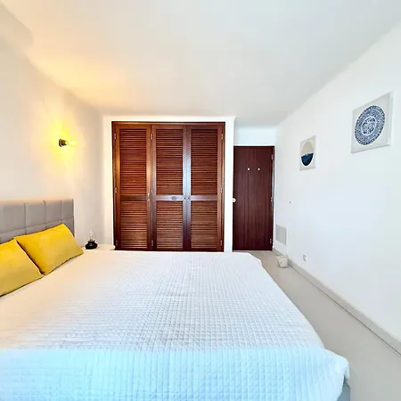 Out - T1 Oura אלבופיירה