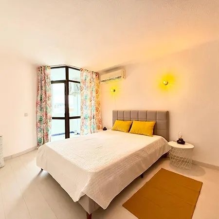 Out - T1 Oura אלבופיירה